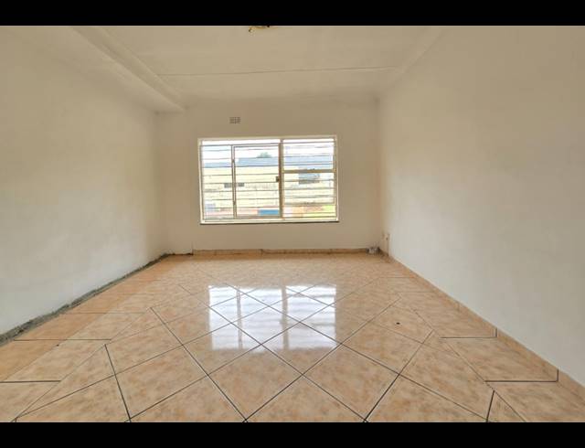 3 BEDROOM FREEHOLD FOR SALE IN RIDGEWAY